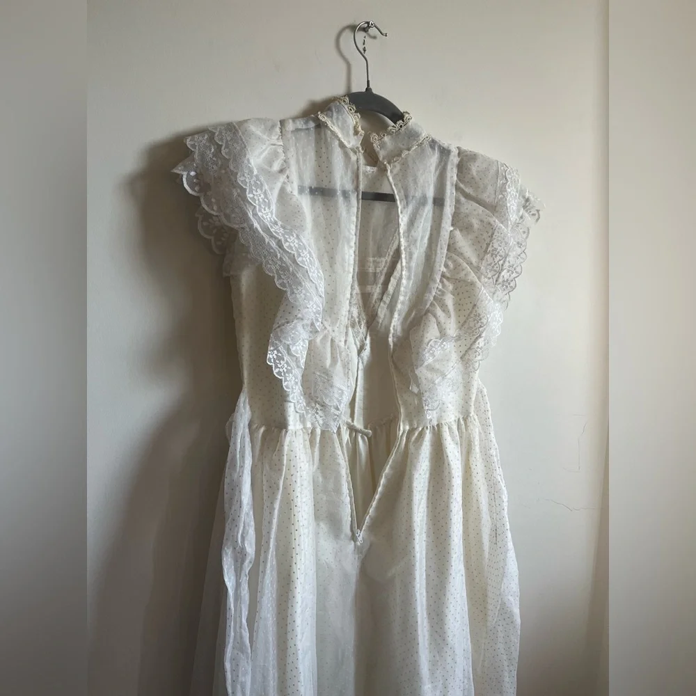 Vintage JCPenney Ivory Lace Wedding Dress - size 7/8 - Picture 15 of 16